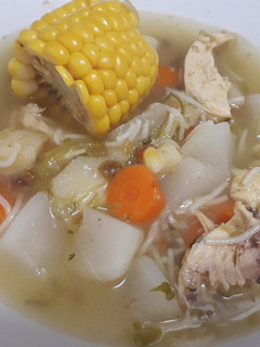 Una foto de Sopa de Pollo y verduras