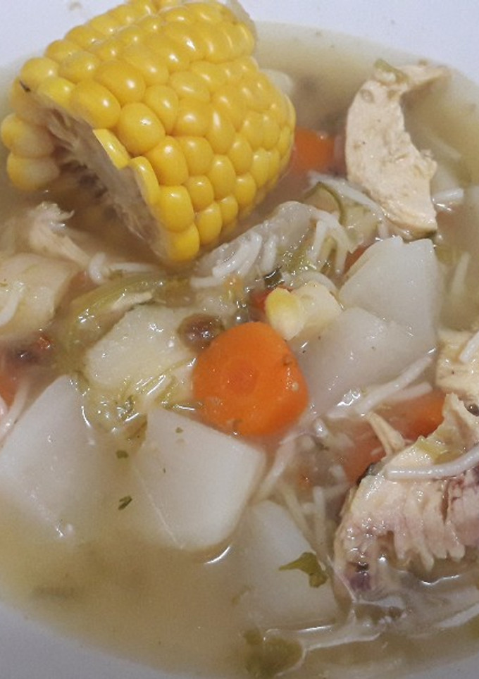 Una foto de Sopa de Pollo y verduras