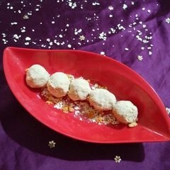 A picture of Oats Jaggery Laddoo.