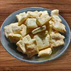 Una foto de Bizcochitos salados salvadores de queso y algo más 😬 #sin tacc #gluten free