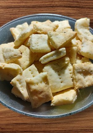 Una foto de Bizcochitos salados salvadores de queso y algo más 😬 #sin tacc #gluten free