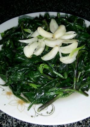 Hình của món Rau rừng xào tỏi.