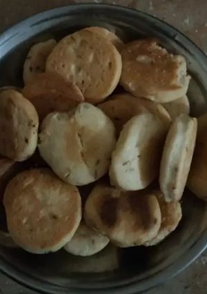 A picture of Zeera biscuits without oven.
