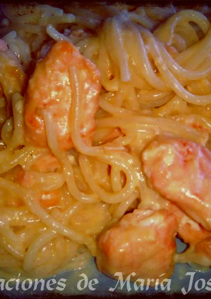 Una foto de Espaguetis con salmón