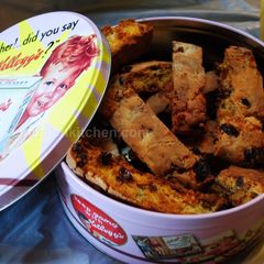 A picture of Dried fruits biscuits (Biscotti).