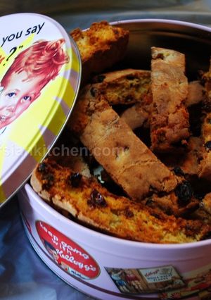 A picture of Dried fruits biscuits (Biscotti).
