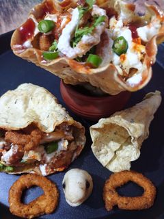 पापड़ कोन मूंगरिंग चाट (Papad cone moongring chaat recipe in Hindi) रेसिपी मुख्य फोटो