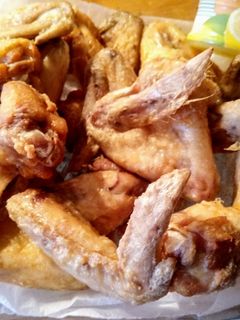 Una foto de Alitas de pollo fritas
