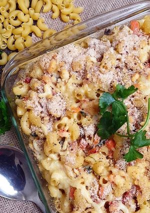 A picture of Gee's 20 mins baked Mac and Cheese.