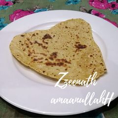 A picture of Tawa Teenkoni Rotis or Triangular Rotis.