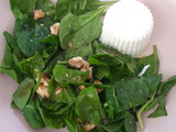 Ensalada de espinacas, nueces y queso fresco