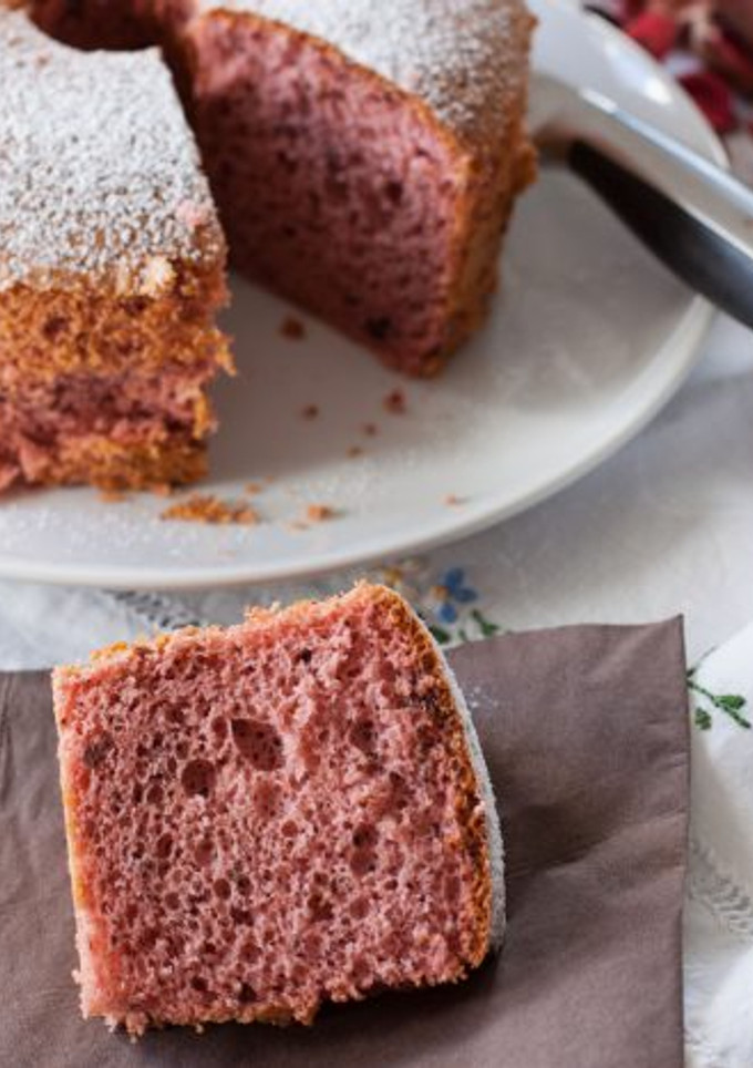 Una foto de Chiffon Cake de frutos del bosque