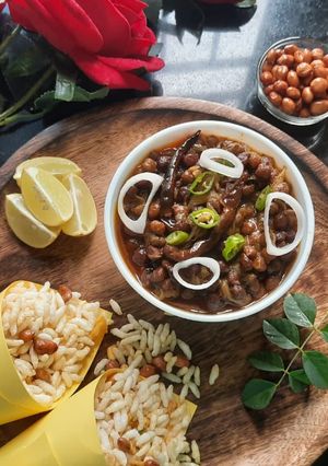 A picture of Kolkata-Style Ghugni (Kolkata Style Chana Ghugni Recipe).