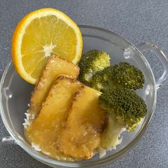 A picture of Orange sauce.