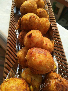 A picture of Cheesy corn balls.