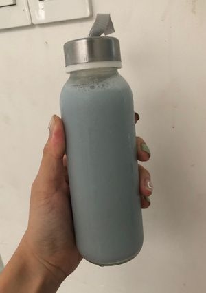 Hình của món Sữa kiều mạch- hạnh nhân- hoa đậu biếc.
