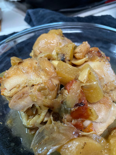 Una foto de Pollo con manzana y canela
