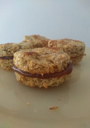 Una foto de Alfajorcitos de coco y avena♥️