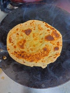 नमक अजवाइन और मिर्ची का पराठा(namak Ajwain aur mirchi ka paratha recipe in hindi) रेसिपी मुख्य फोटो