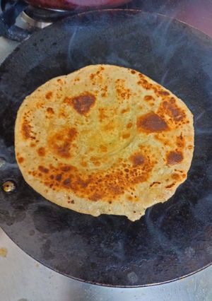 नमक अजवाइन और मिर्ची का पराठा(namak Ajwain aur mirchi ka paratha recipe in hindi) रेसिपी मुख्य फोटो