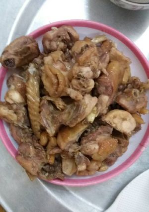 Hình của món Gà kho gừng sả.