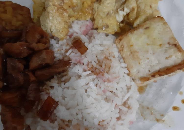 Nasi uduk magic com
