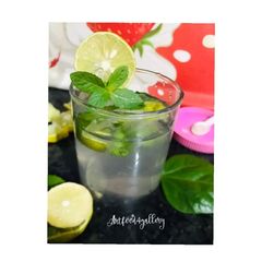 A picture of Lemon mint mojito.