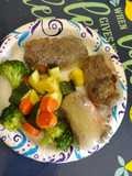 Rollitos de carne y veggies en tela de arroz
