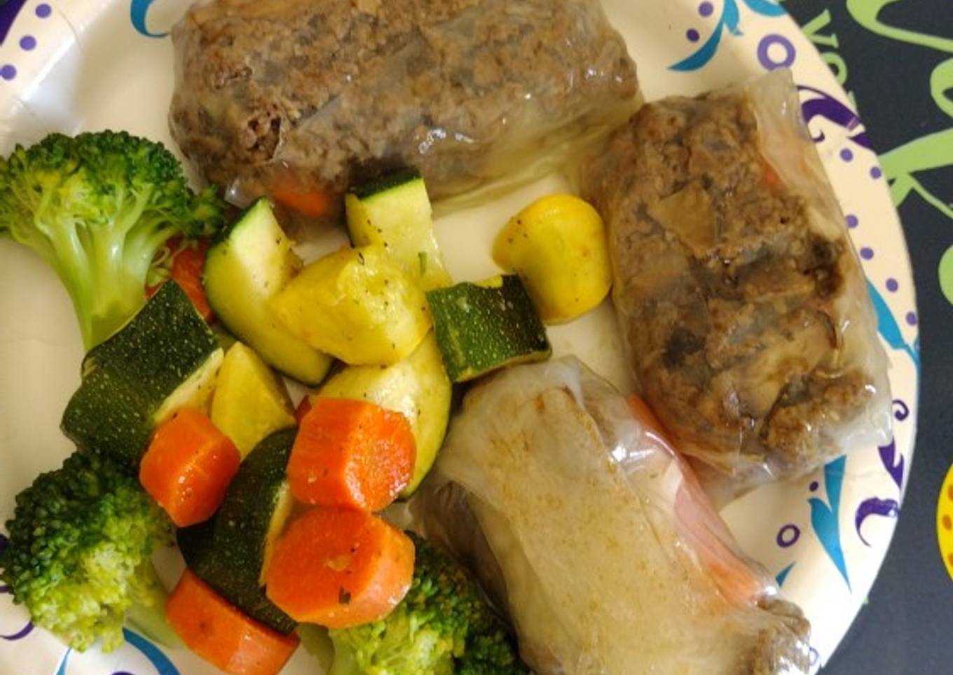 Rollitos de carne y veggies en tela de arroz