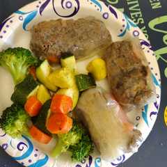 Una foto de Rollitos de carne y veggies en tela de arroz