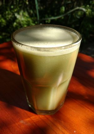 Una foto de Licuado de banana y matcha