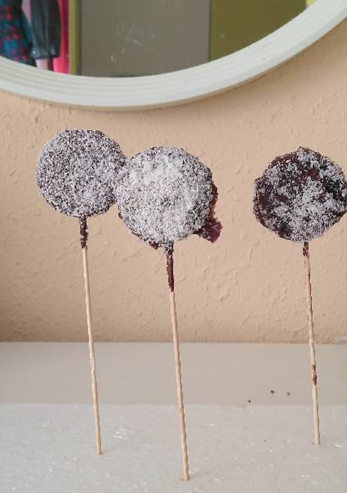 Una foto de Cake pops de oreo😋
