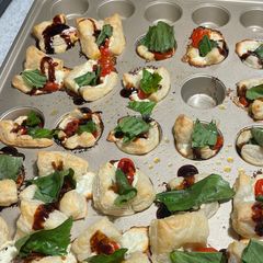 A picture of Baked Caprese Cups.