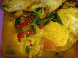Ayam dan telur ceplok dimasak kuning kemangi