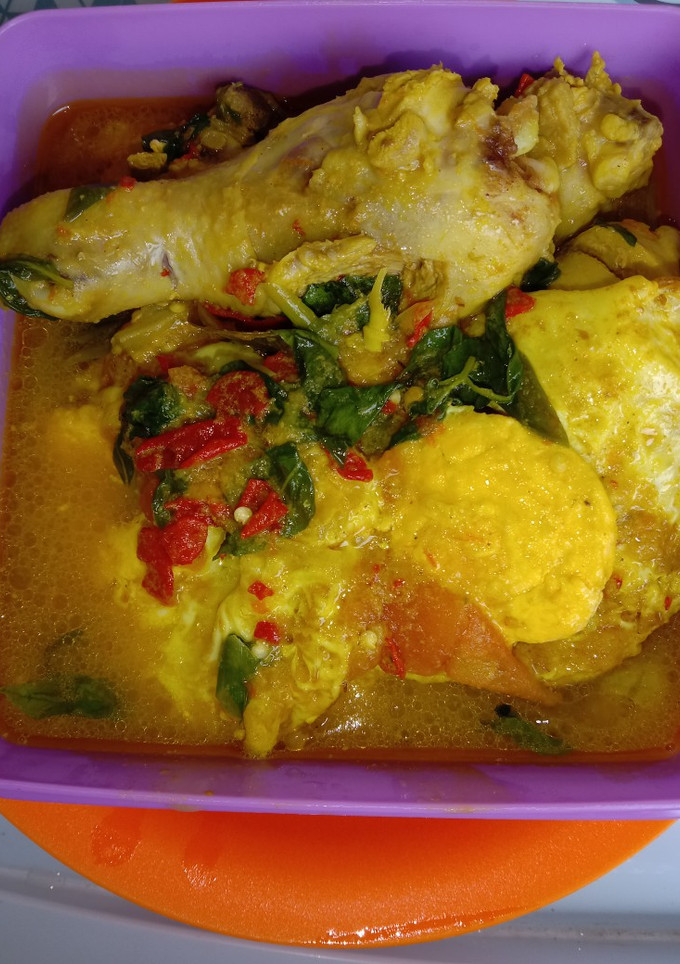 Foto resep Ayam dan telur ceplok dimasak kuning kemangi