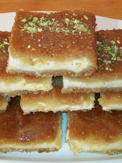 A picture of Maamoul Mad with Cream in a Pan.