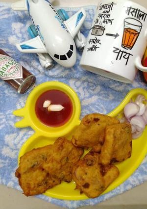 A picture of Spicy Bread Pakoda.