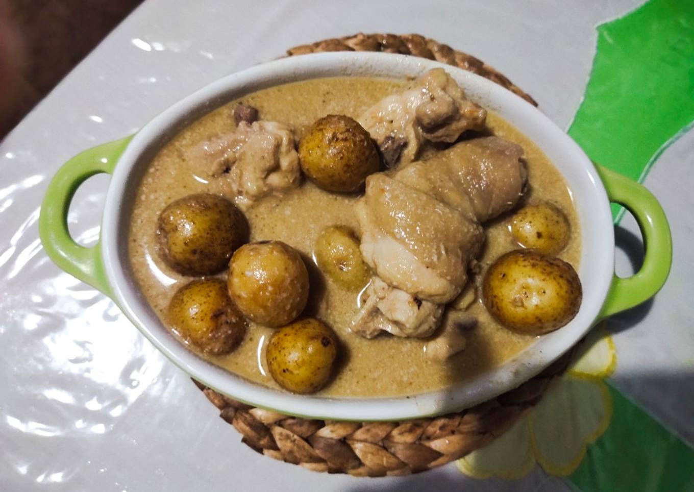 Opor Ayam Kuah Susu Topping Kentang