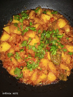 A picture of Indian style tomato and potato masala.