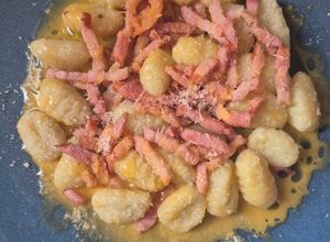 Una foto de Gnocchis a la Carbonara