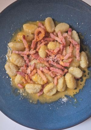 Una foto de Gnocchis a la Carbonara