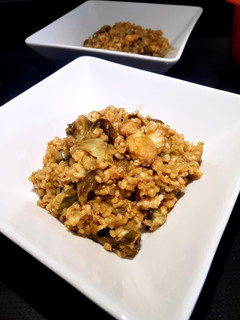 Una foto de Arroz integral con rape, ajetes y alcachofas (para vagos)