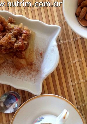 Una foto de Crumble de Manzana con Avena y Frutas Secas (s/masa)