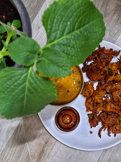 ஓமவல்லி வெங்காய பக்கோடா செய்முறை முக்கிய புகைப்படம்