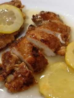 Una foto de Pollo al limón estilo chino