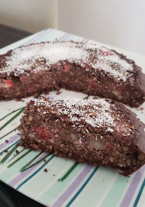Una foto de Bavaroise de chocolate, crema y frutilla low carb