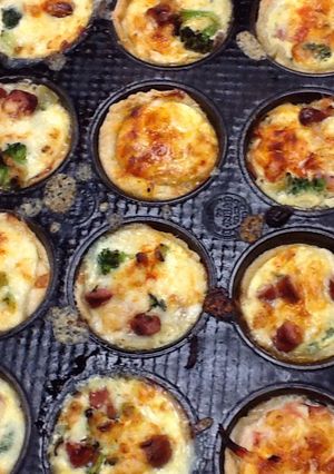 A picture of Mini quiche.