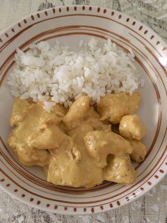Una foto de Pollo a la miel mostaza con arroz