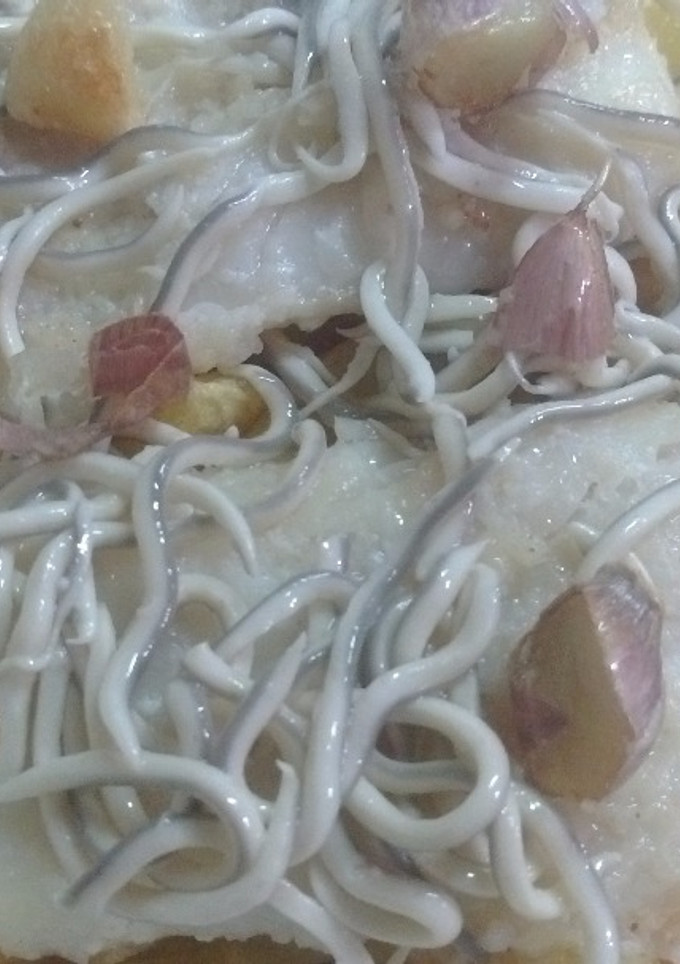 Una foto de Bacalao con patatas y gulas al ajillo