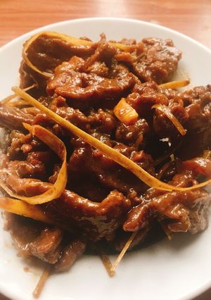 Hình của món Gân bò kho gừng sả.